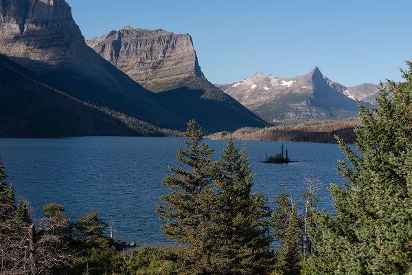 Jaynes Gallery 아티스트의 USA-Montana-Glacier National Park Landscape with St Mary Lake and mountains작품입니다.
